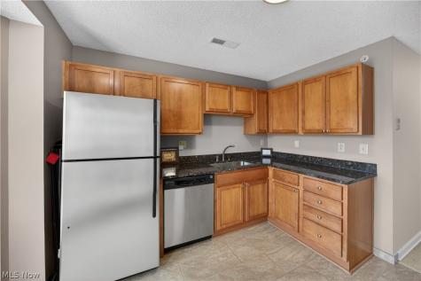 240 Fox Hollow Drive Mayfield Heights OH 44124