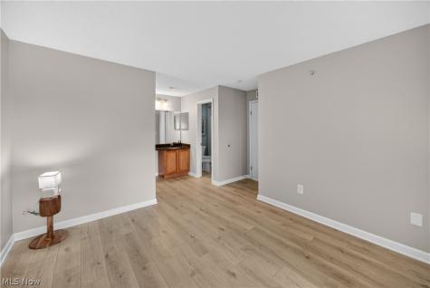 240 Fox Hollow Drive Mayfield Heights OH 44124