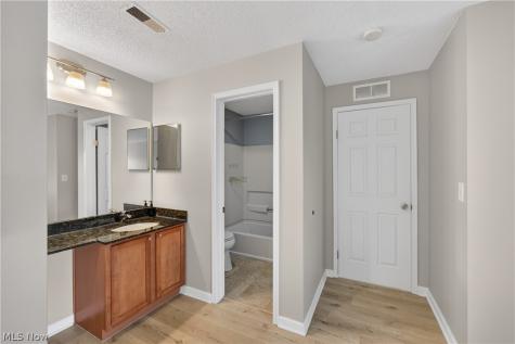 240 Fox Hollow Drive Mayfield Heights OH 44124
