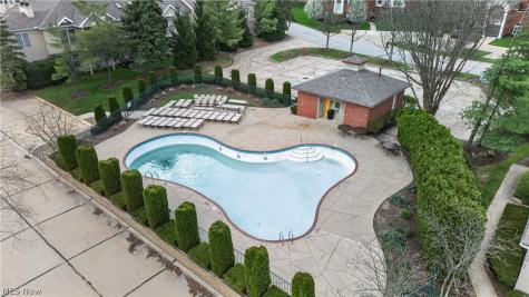 240 Fox Hollow Drive Mayfield Heights OH 44124