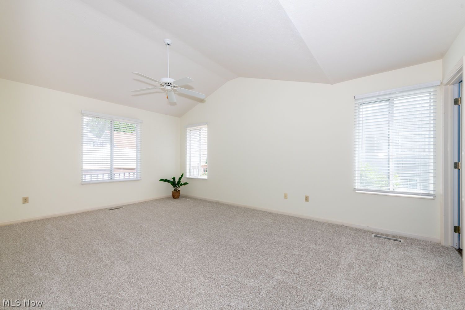 2097 Meadow Gate Akron OH 44313