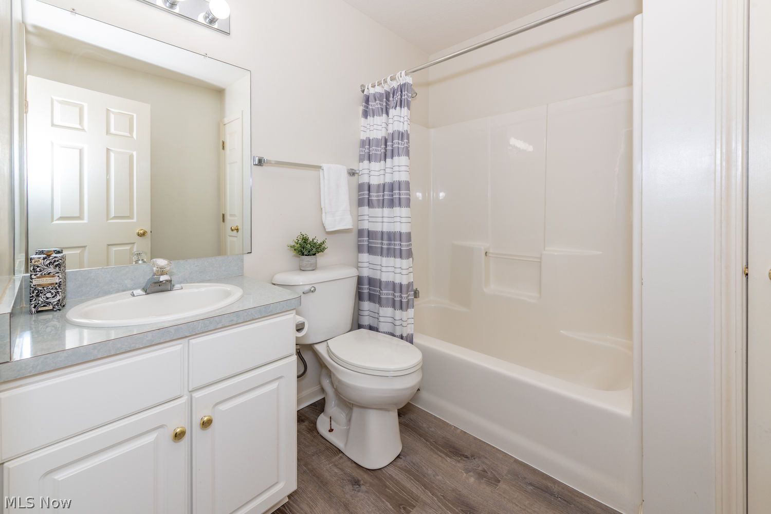 2097 Meadow Gate Akron OH 44313