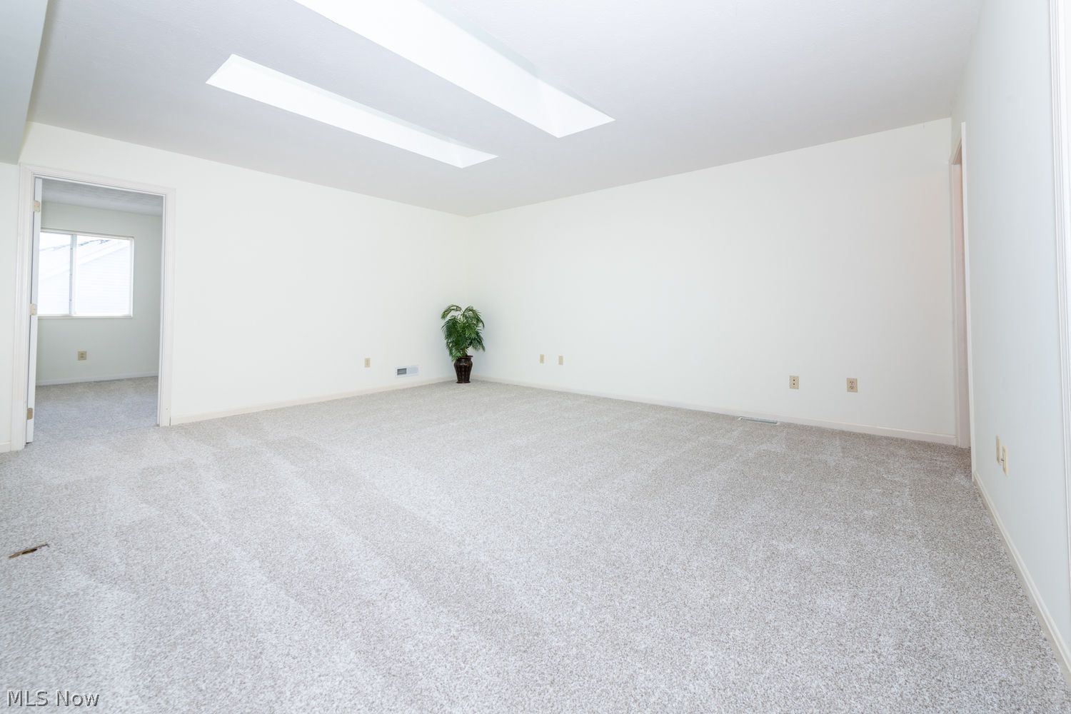 2097 Meadow Gate Akron OH 44313