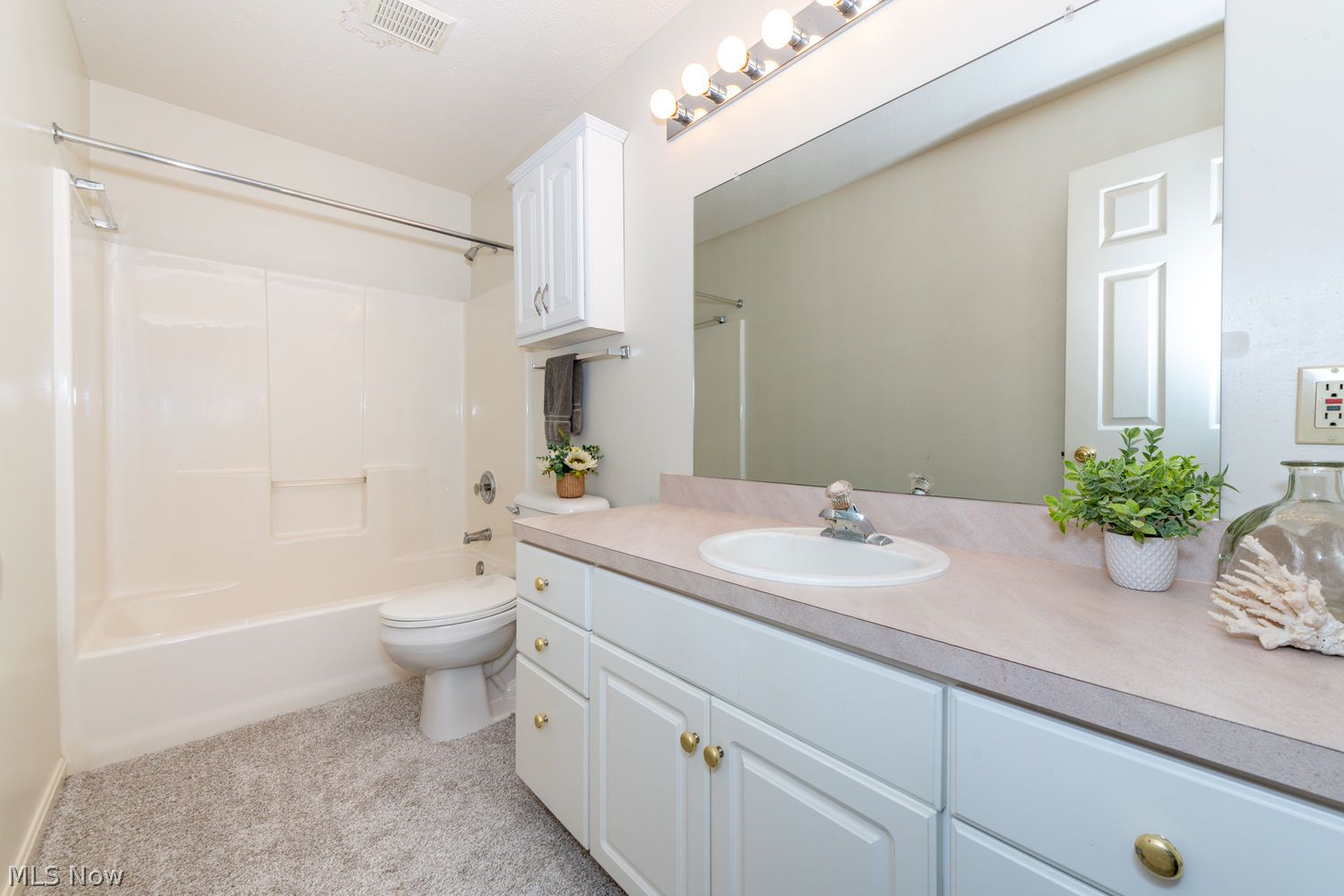 2097 Meadow Gate Akron OH 44313