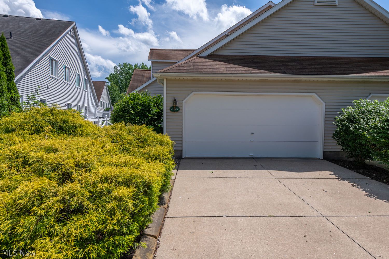 2097 Meadow Gate Akron OH 44313