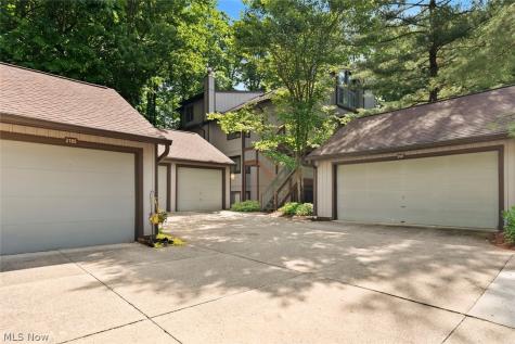 2189 Pinebrook Trail Cuyahoga Falls OH 44223