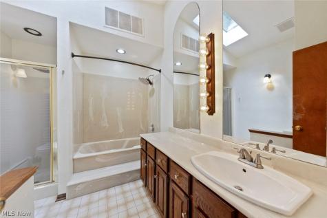 2189 Pinebrook Trail Cuyahoga Falls OH 44223