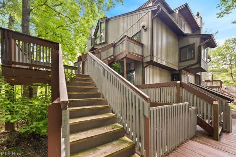 2189 Pinebrook Trail Cuyahoga Falls OH 44223