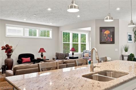 670 Shinnecock Lane Aurora OH 44202