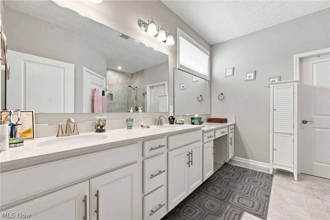 670 Shinnecock Lane Aurora OH 44202
