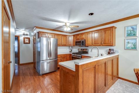 332 W Heatherwood Drive Barberton OH 44203