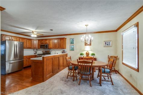 332 W Heatherwood Drive Barberton OH 44203