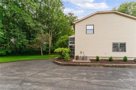 1339 Fox Run Drive Youngstown OH 44512