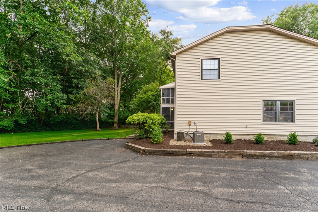 1339 Fox Run Drive Youngstown OH 44512