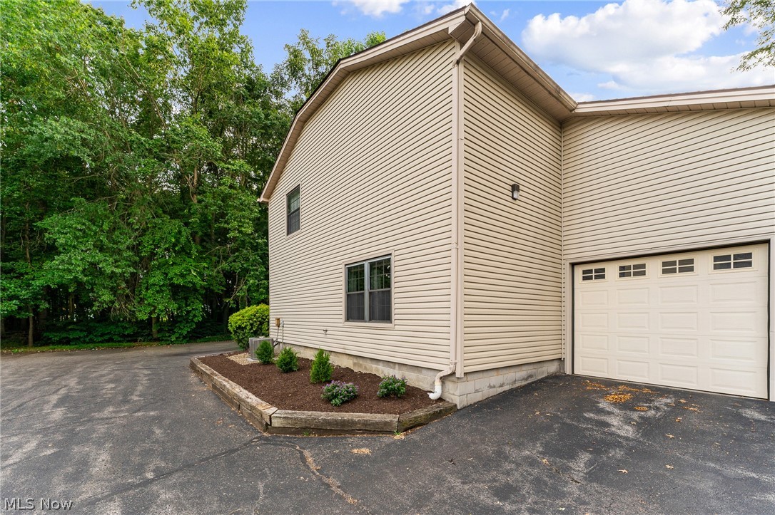 1339 Fox Run Drive Youngstown OH 44512