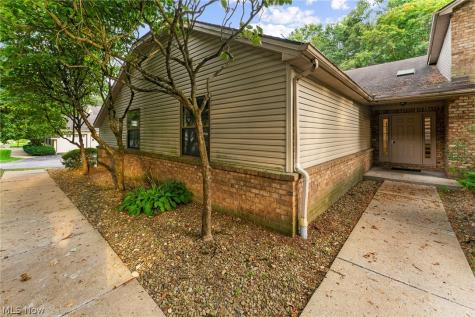 1339 Fox Run Drive Youngstown OH 44512