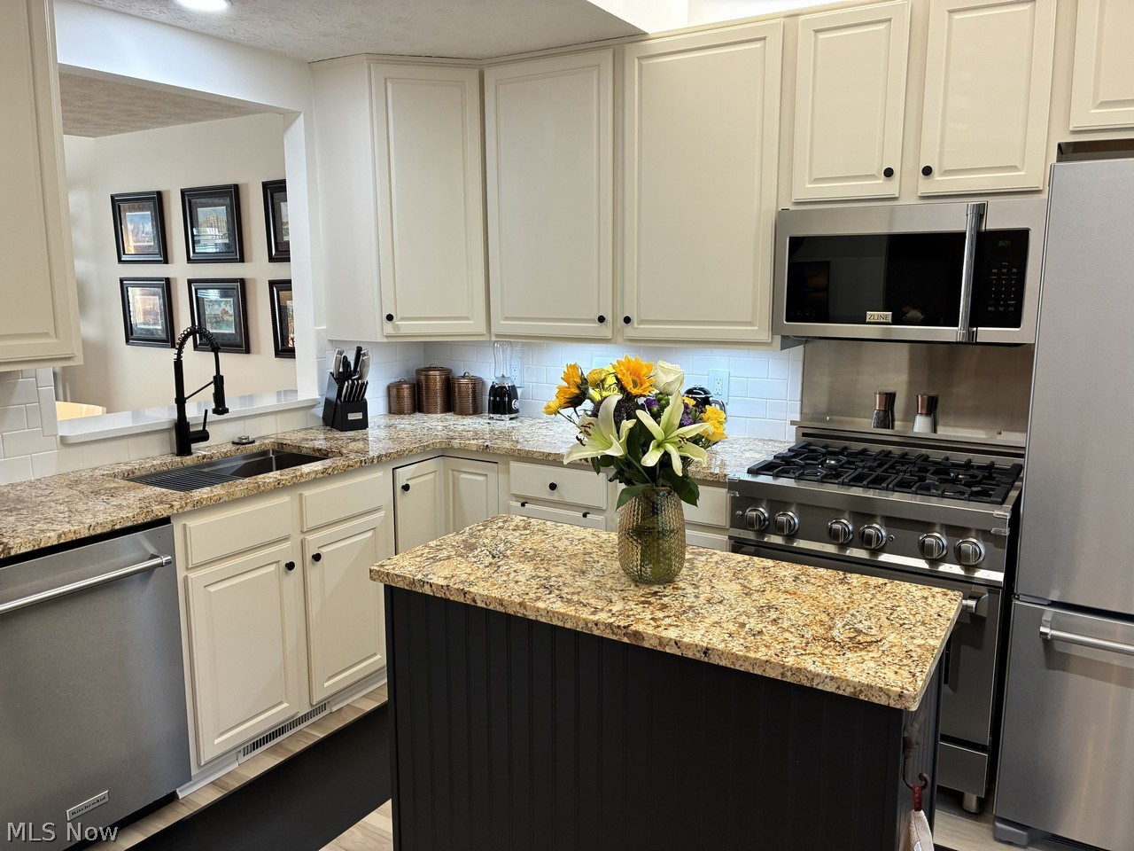 1661 Southpointe Circle NE Canton OH 44714