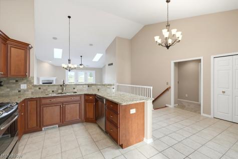 2549 River Downs Stow OH 44224