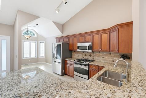 2549 River Downs Stow OH 44224