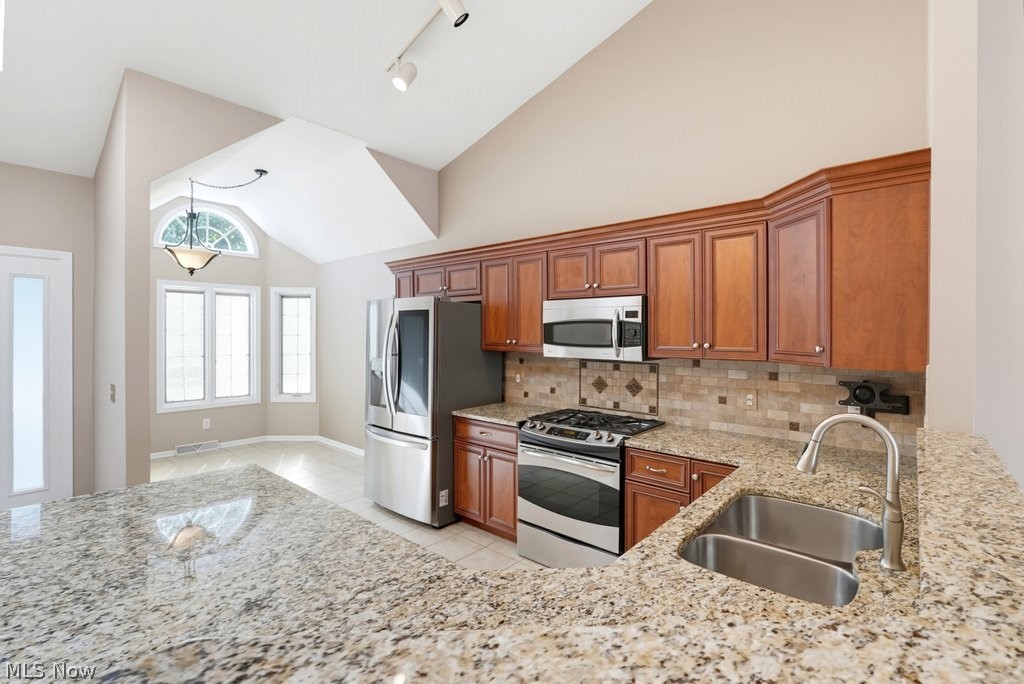 2549 River Downs Stow OH 44224