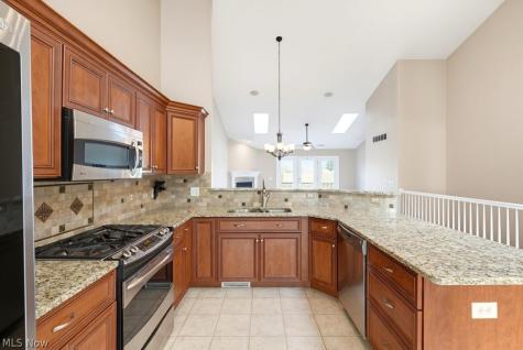 2549 River Downs Stow OH 44224