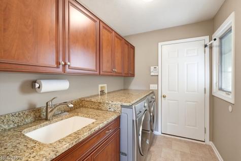 2549 River Downs Stow OH 44224