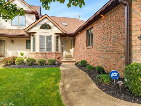2549 River Downs Stow OH 44224