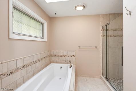 2549 River Downs Stow OH 44224