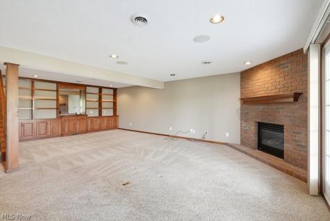 2549 River Downs Stow OH 44224