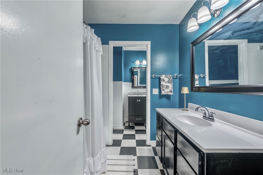 2755 Pease Drive Rocky River OH 44116