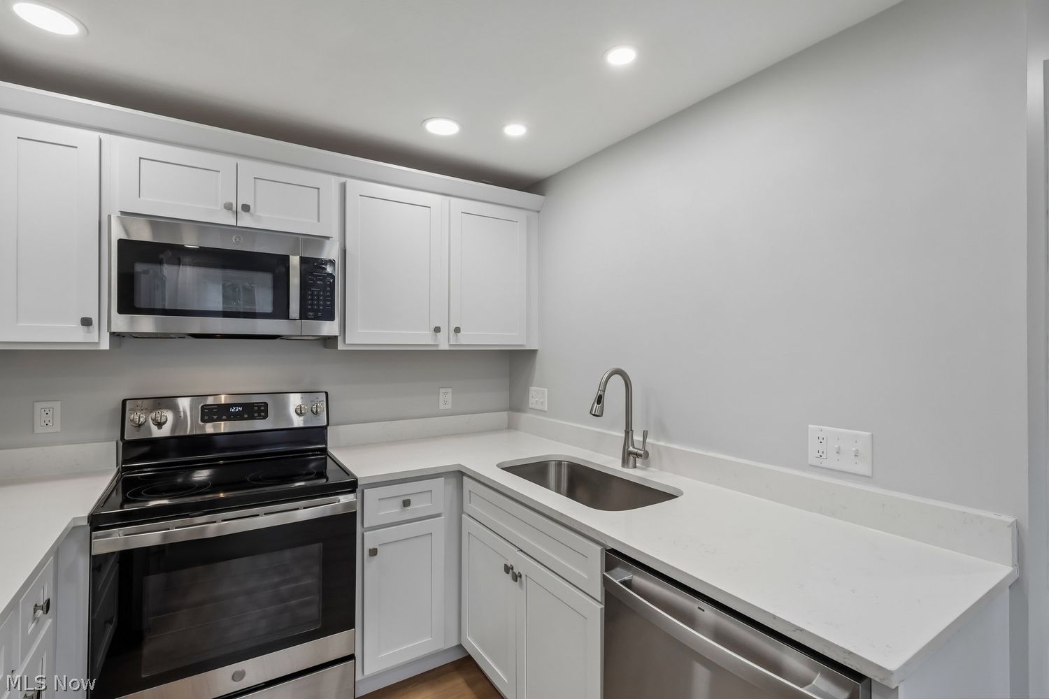 7414 Avon Drive Mentor OH 44060
