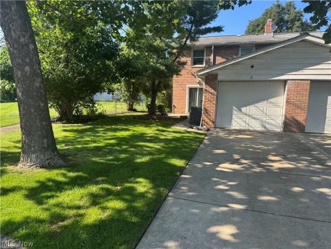 24620 Clareshire Drive North Olmsted OH 44070