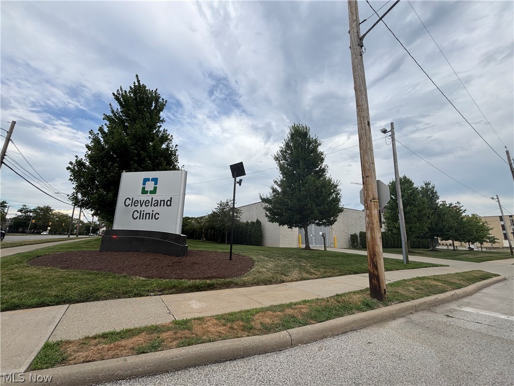 1944 E 82nd Street Cleveland OH 44103