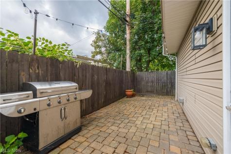 5512 Saint Stephens Court Cleveland OH 44102