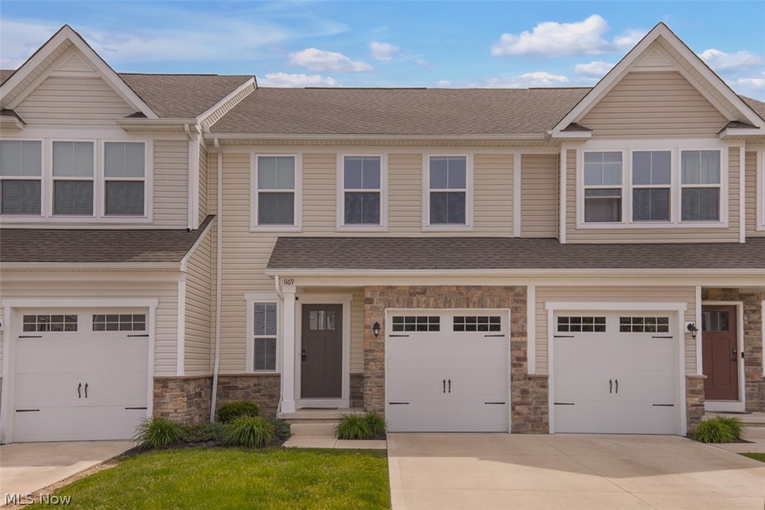 1169 Meadow Run Copley OH 44321
