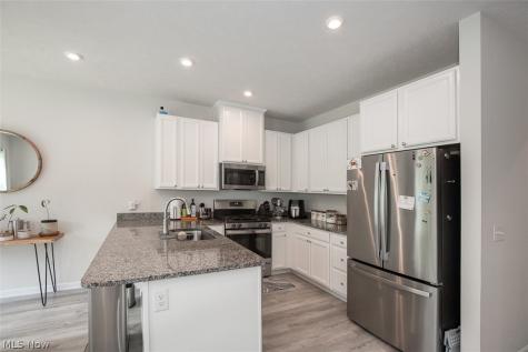 1169 Meadow Run Copley OH 44321