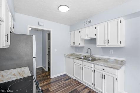 6586 Liberty Bell Drive Brook Park OH 44142