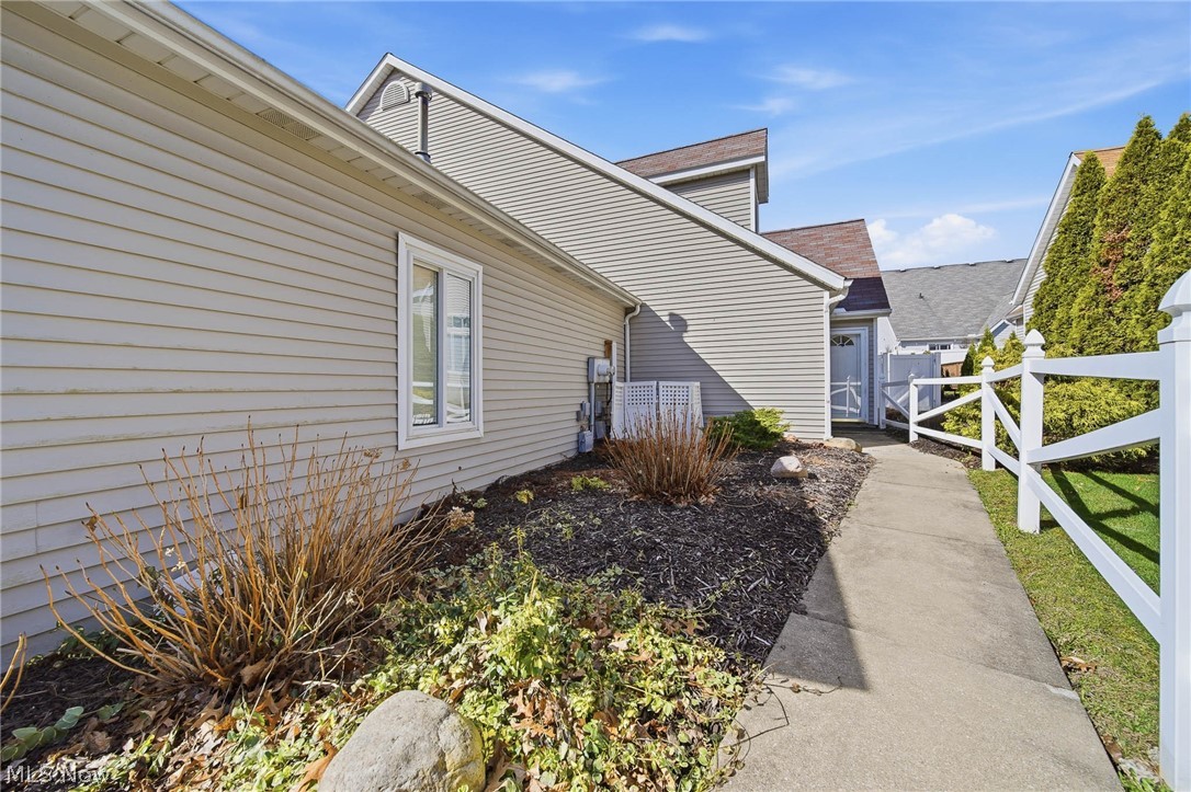762 Hunters Trail Akron OH 44313