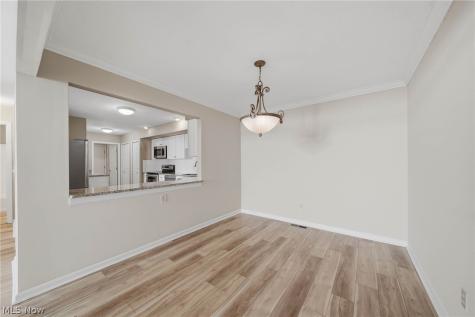 762 Hunters Trail Akron OH 44313