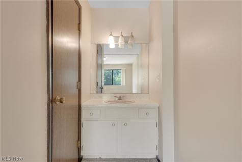 35007 S Turtle Trail Willoughby OH 44094