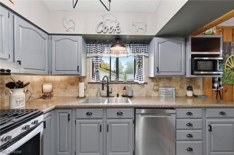8330 Quail Point Lane Mentor OH 44060