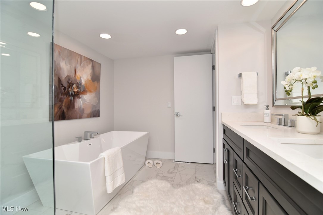 10 Kenwood Court Beachwood OH 44122