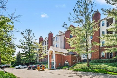 220 Fox Hollow Drive Mayfield Heights OH 44124