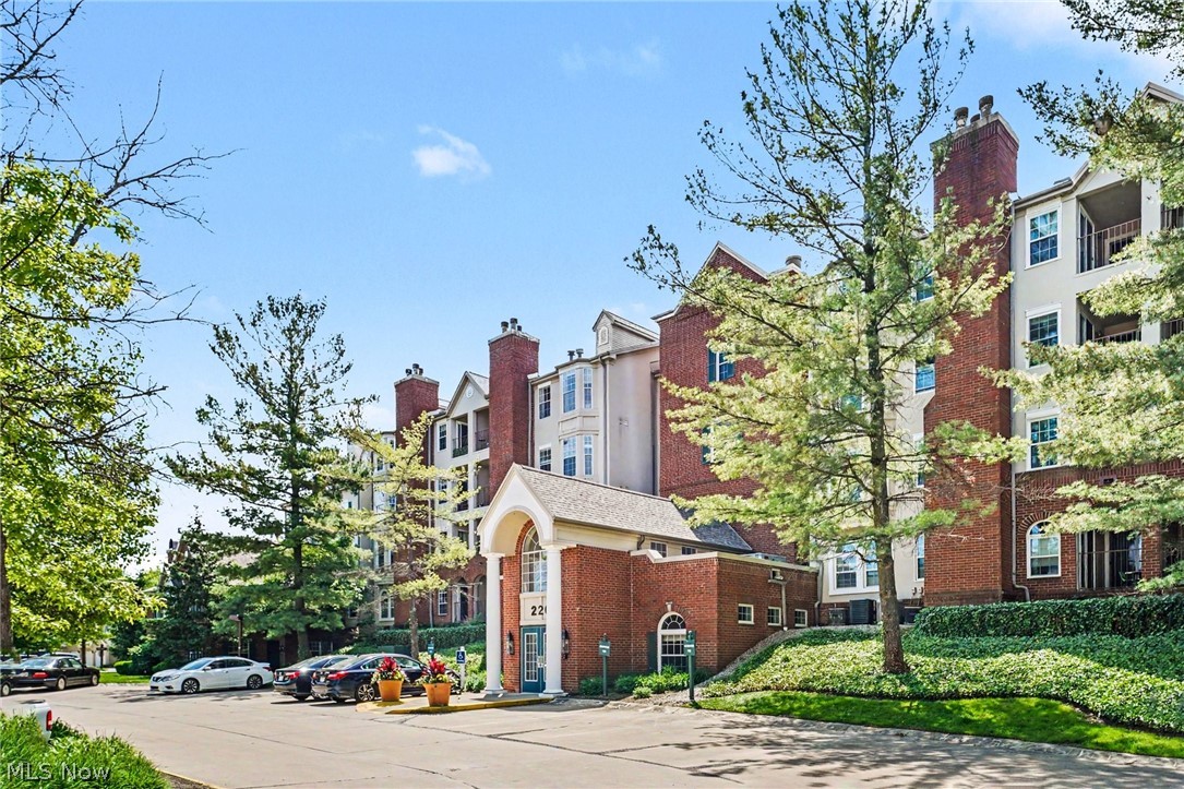 220 Fox Hollow Drive Mayfield Heights OH 44124