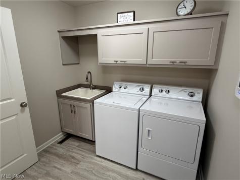 4153 Ledgewater Drive Mogadore OH 44260