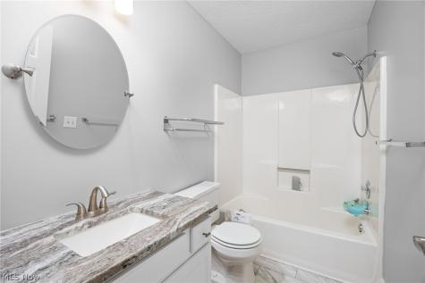 6604 Hidden Lake Trail Brecksville OH 44141