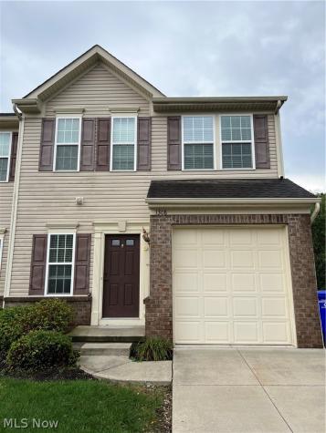 1308 Wellingshire Circle Cuyahoga Falls OH 44221