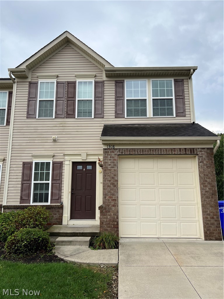 1308 Wellingshire Circle Cuyahoga Falls OH 44221