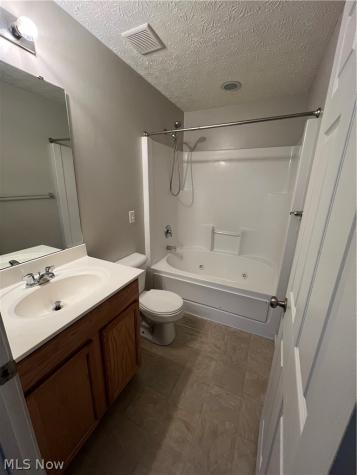 1308 Wellingshire Circle Cuyahoga Falls OH 44221