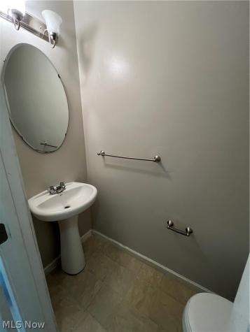 1308 Wellingshire Circle Cuyahoga Falls OH 44221